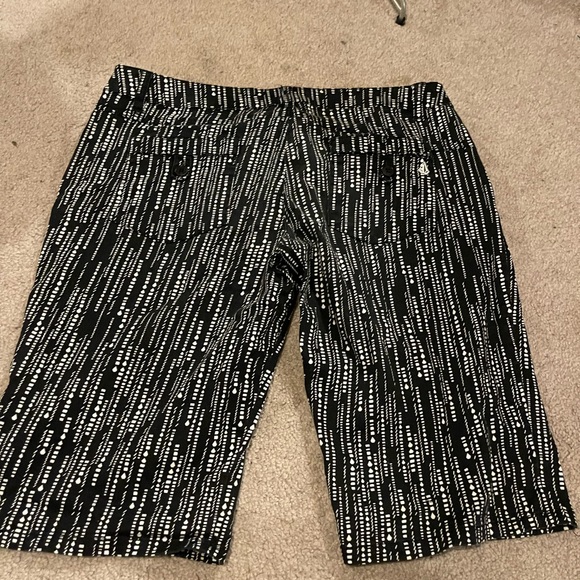 Volcom shorts - Picture 2 of 3